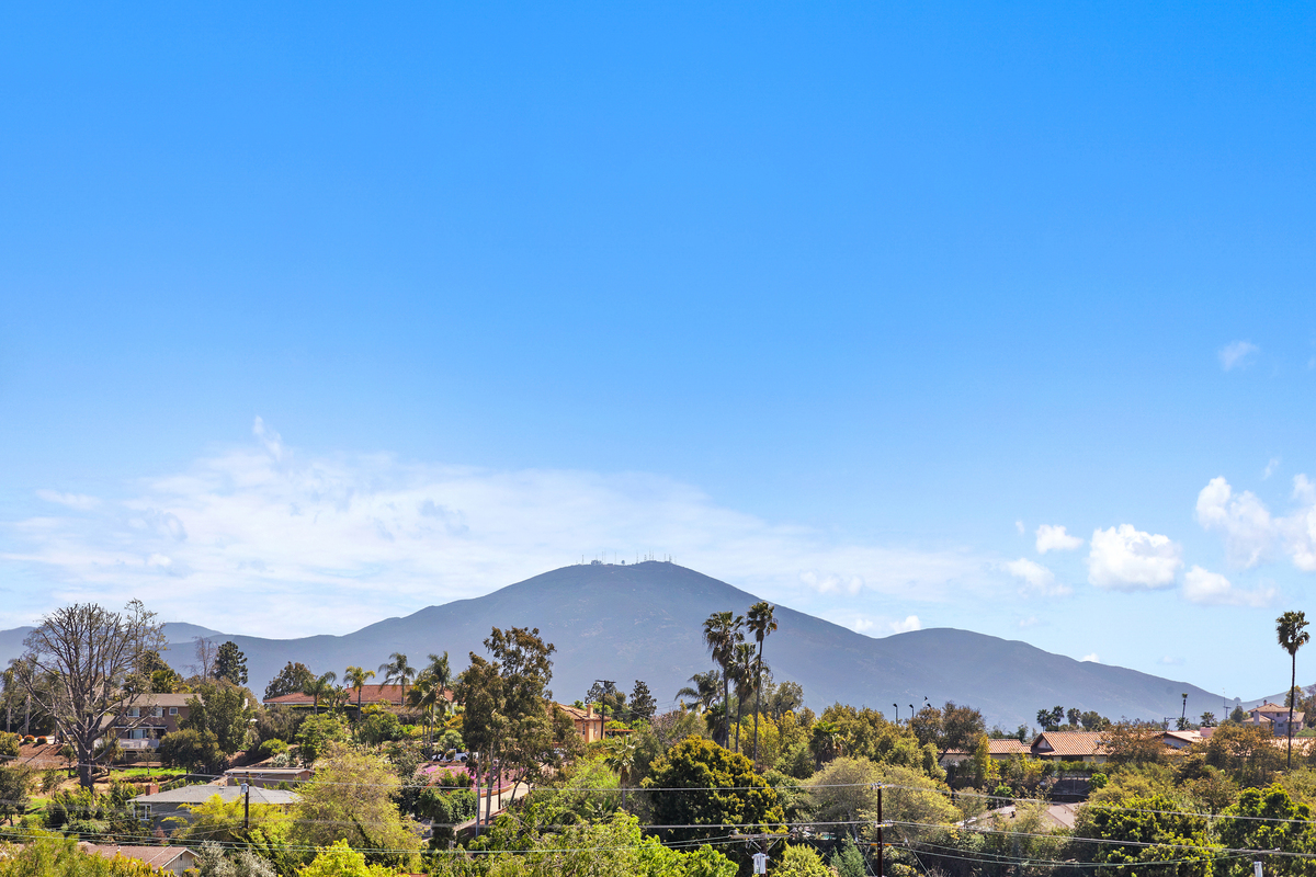 Joyce_RBoyd's tweet image. COULD BE YOUR LAST CHANCE  🎈
OPEN HOUSE . MT. HELIX 
ASKING $1,950,000
SUNDAY 5/4/25  12pm-3pm
4816 Redondo Dr. La Mesa
tours.previewfirst.com/ml/150409 #C21Affiliated #helpfulrealtor #ADU #familyhome
Joyce R. Boyd
Broker Associate
 619-884-5018
DRE #00759975
Century 21 Affiliated