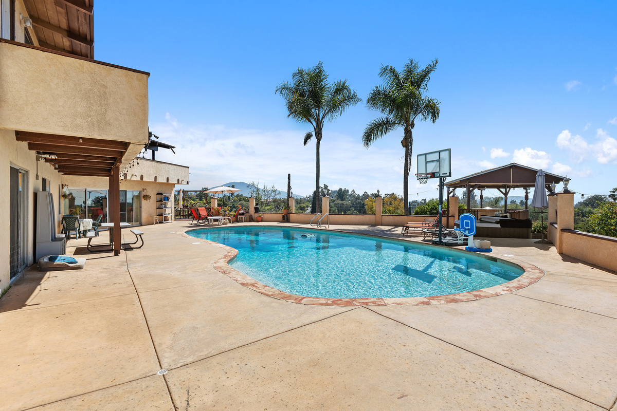 Joyce_RBoyd's tweet image. COULD BE YOUR LAST CHANCE  🎈
OPEN HOUSE . MT. HELIX 
ASKING $1,950,000
SUNDAY 5/4/25  12pm-3pm
4816 Redondo Dr. La Mesa
tours.previewfirst.com/ml/150409 #C21Affiliated #helpfulrealtor #ADU #familyhome
Joyce R. Boyd
Broker Associate
 619-884-5018
DRE #00759975
Century 21 Affiliated