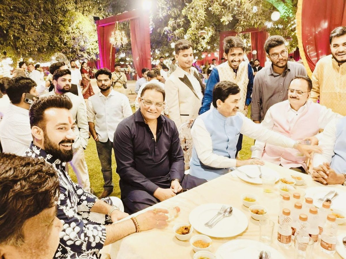 29 अप्रैल को वाराणसी स्थित ताज होटल में आयोजित मेरी छोटी बहन के विवाह समारोह में प्रिय छोटे भाई, लोक जनशक्ति पार्टी (R) के लोकसभा सांसद श्री राजेश वर्मा न केवल पूरे समय मेरे साथ मौजूद रहे, बल्कि अतिथियों का आत्मीयता से स्वागत भी किया। उनके मिलनसार स्वभाव और कोमल हृदय के लिए मैं