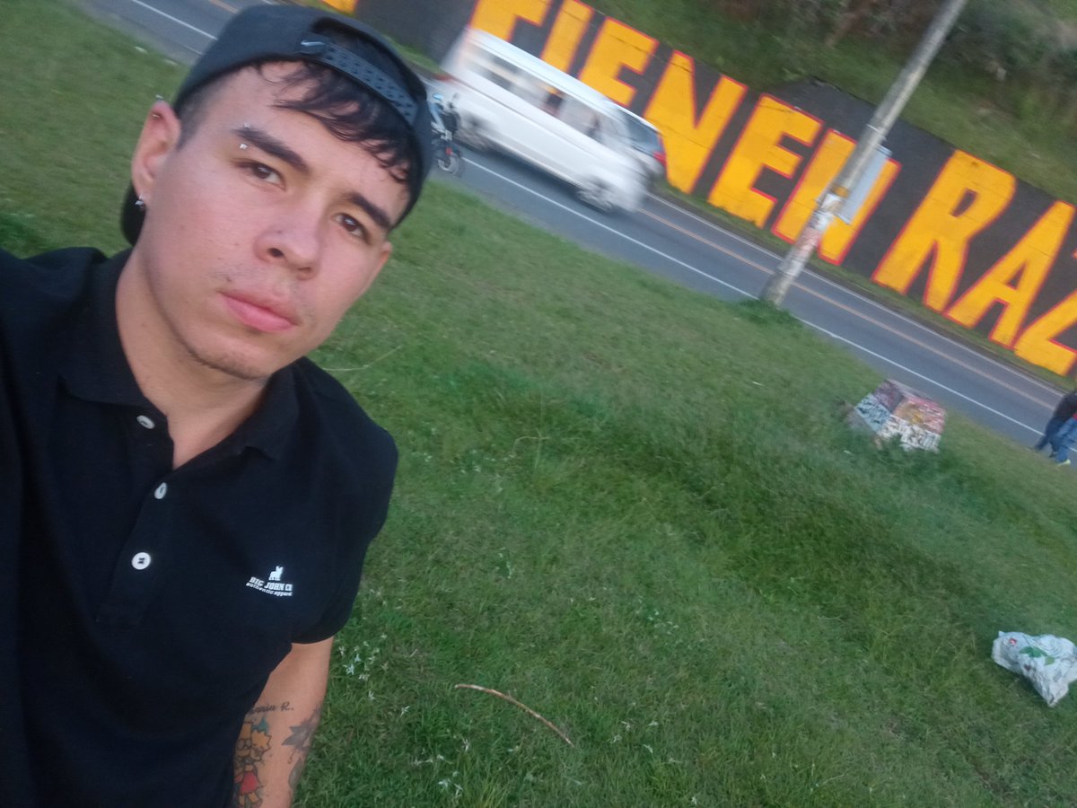 EsquivelCa89173's tweet photo. Hola buenas tardes , tengo 26 años soy de armenia, pero estoy en Pereira de paseo , me gustaría conocer alguna pareja q quiera salir un rato , agradable https://t.co/6unNur6qlz