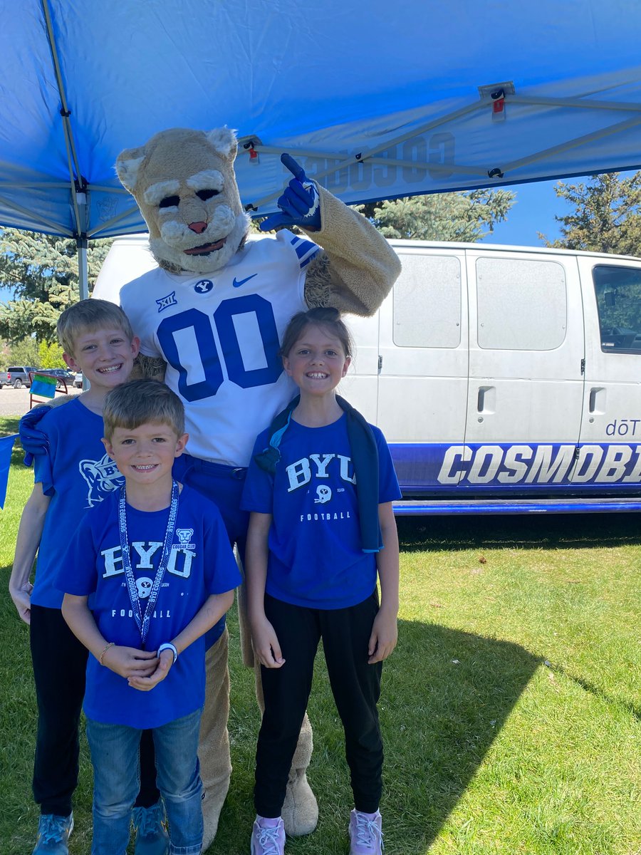 britt_hope's tweet photo. Fan Fest in Idaho Falls was a success! The kids said it was the best day of their lives 🤙 Go Cougs! 
@BYUCougars @BYUfootball @BYUSportsNation https://t.co/tsyn4BxZO9