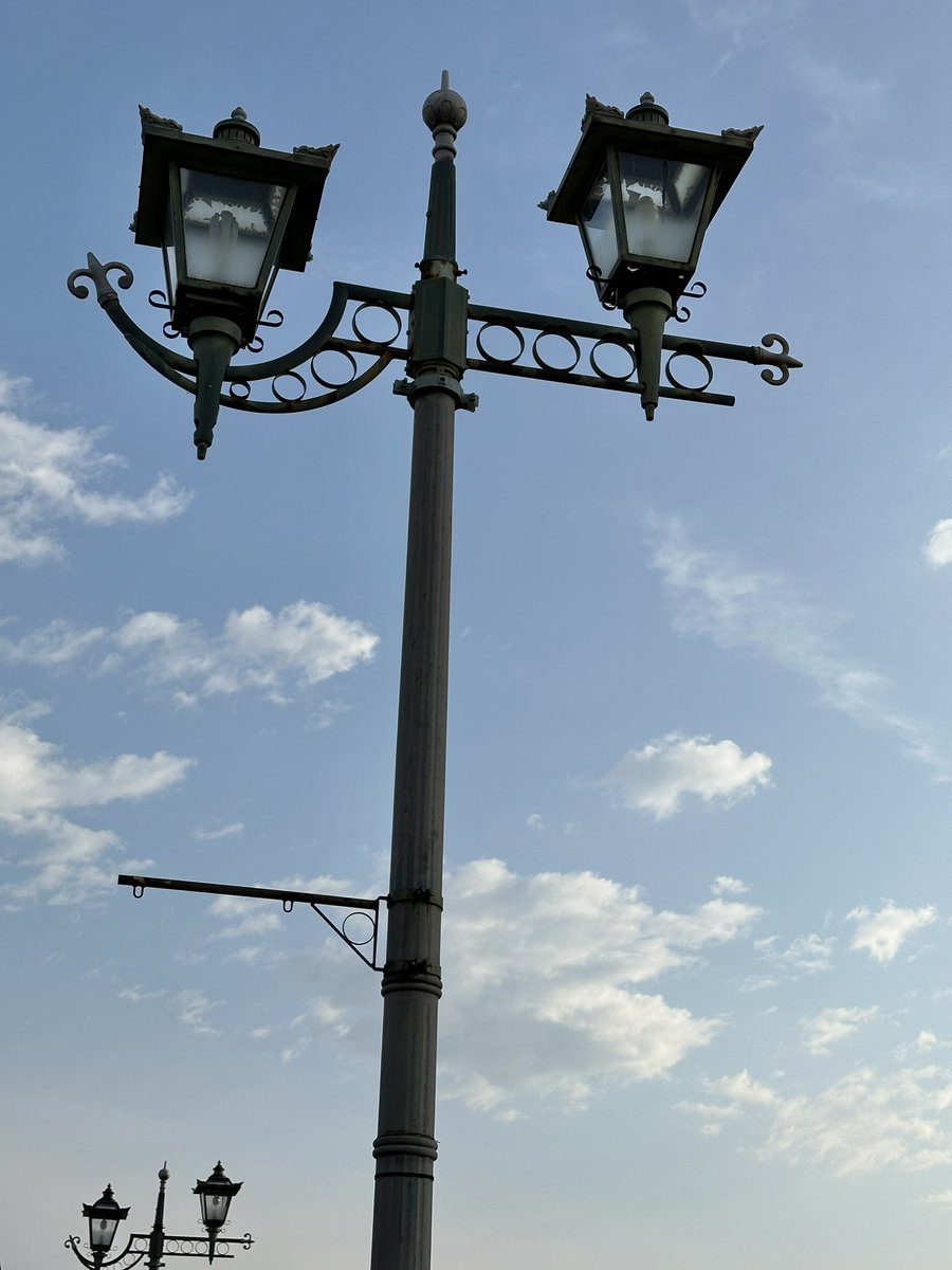keizo1111's tweet photo. Good morning HONJO！
2025.05.04 🌤️ 17℃
おはようございます。
昨日から本日You-SuKeくんのライブにゲスト出演リハーサル&amp;本番のため埼玉本庄に入っています。この貴重な本庄滞在に朝散歩。中山道最大の宿場町として栄え、明治以降も繭の集散地として栄えたという歴史は街のそこここに香っています。 https://t.co/kZYlzDTItu