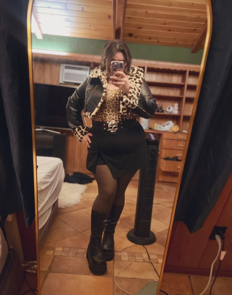 battyxbri's tweet image. Fit check 🖤