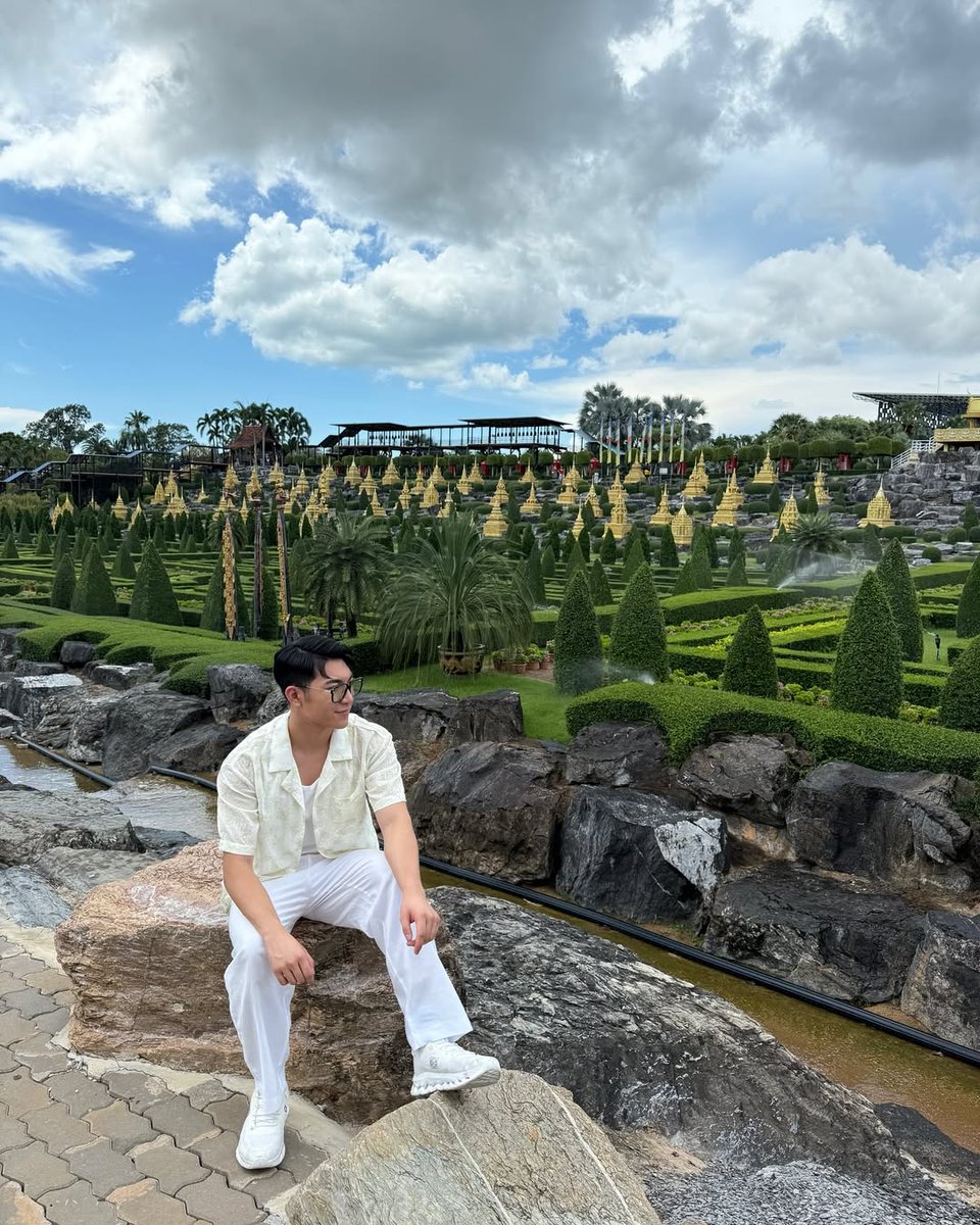 ABSCBNNews's tweet photo. Darren Espanto shared snaps from his recent trip to Thailand, which the singer says was only arranged "less than 10 hours" before their flight.

(📷: Darren/ Instagram) https://t.co/Xtym9OR7xL