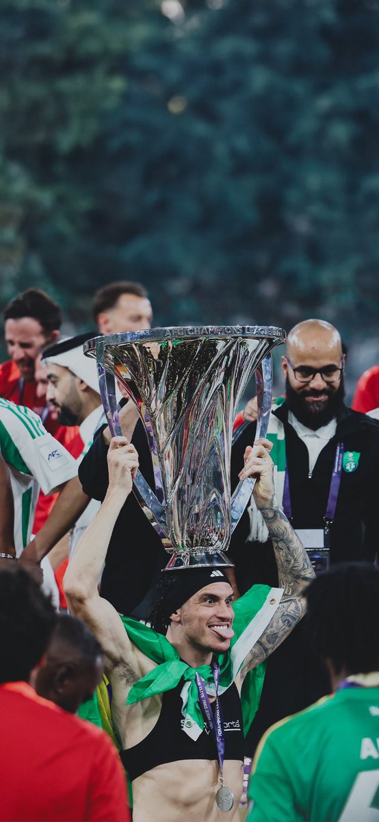 #الأهلي_كاواساكي الحمدلله ربي كتب لي حضور اليوم التاريخ ذا والتتويج وتسيد قارة آسيا 💚💚