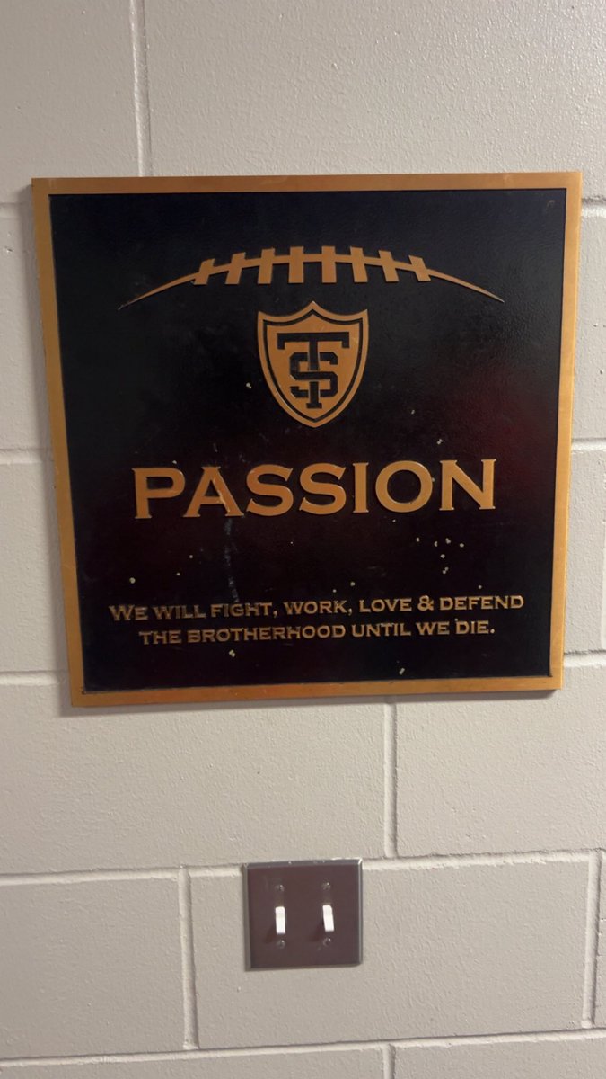 CarterC7366's tweet image. Thanks @kuchinski8, @Coach_Caruso, and @UST_Football for the jr day invite. Glad I got to learn about the great culture you guys have a St. Thomas.