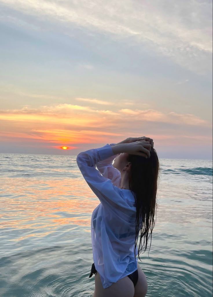 ⠀⠀⠀⠀⠀
— 🖤

Forgot to post my beach photos cause I got sick but hey better late than never right? ♡
⠀⠀⠀⠀