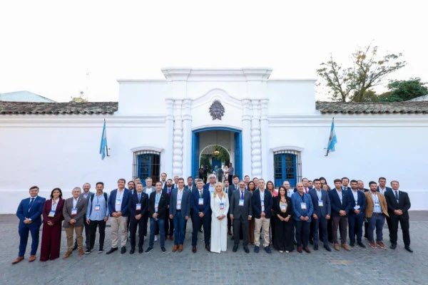 ¿Qué es el COFEIN?

Abro hilo sobre el nuevo Consejo Federal de Intendentes que se constituyó en San Miguel de Tucumán por <a href="/RossanaChahla/">Rossana Chahla</a> con una idea muy clara: defender a nuestras ciudades y a la gente que las habita.