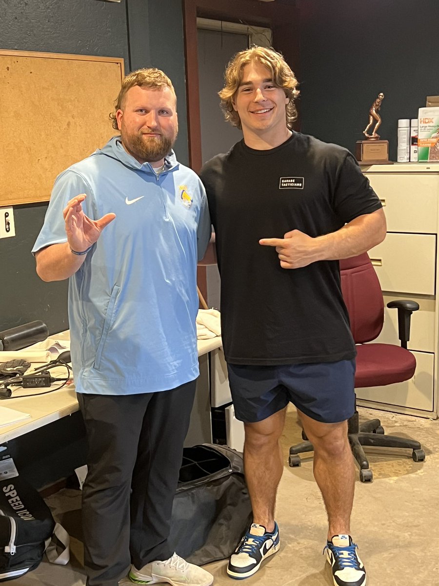 Ethan Dunn (@ethandunn34) on Twitter photo Had a great time talking with <a href="/Coach_Harwell/">Jesse Harwell</a>. Absolute pleasure to meet you in person and thank you for coming down here to meet me! #RollChos Had a great time talking with <a href="/Coach_Harwell/">Jesse Harwell</a>. Absolute pleasure to meet you in person and thank you for coming down here to meet me! #RollChos