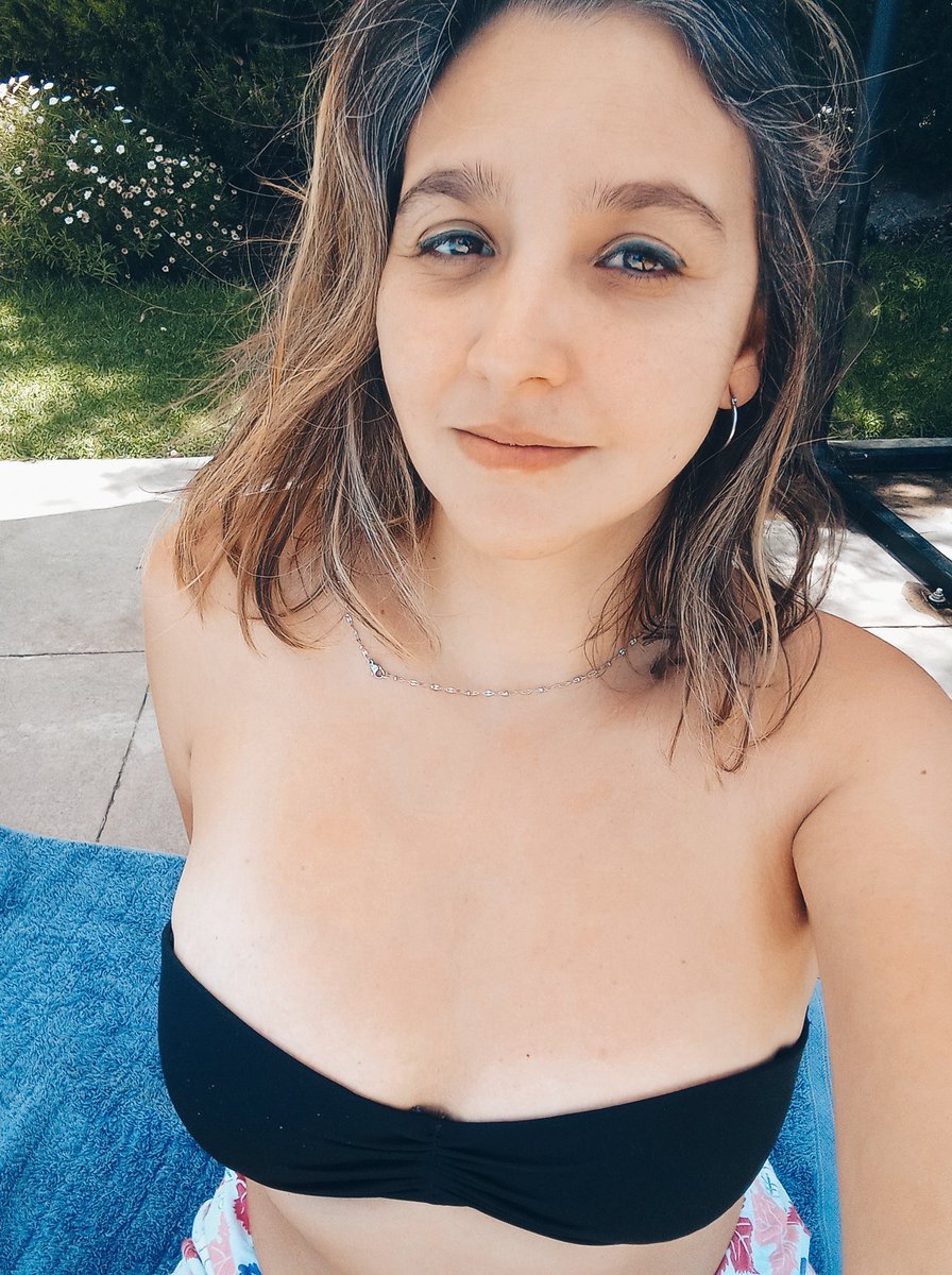 VickyBayori's tweet photo. Acompáñame a darme una bronceada este fin de semana. https://t.co/cMT44oLpMC
