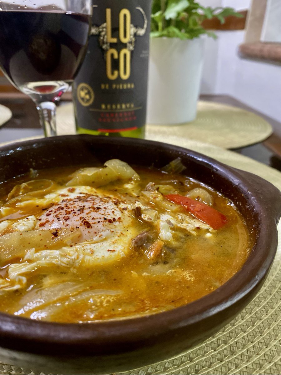 aninireyesp's tweet photo. Lo que más me gusta de los asados, es que con la carne que queda puedo hacer ajiaco, que cosa más buena!! Con un huevito y merkén ahumado, una delicia 😋 #sopalover #Feliztarde https://t.co/zMuDWkzARt