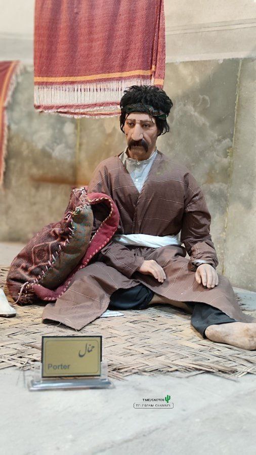 ipemdad's tweet photo. جوری که خونواده بچه اولشون رو میبینن😂 https://t.co/HYake0OI2X