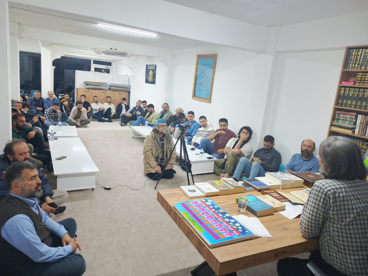 bdafikir's tweet image. *"Aksiyonu, aksiyon yapan fikirdir.  
Aksi takdirde her hareket sadece bir tepkidir, yönsüz ve geçicidir.*"

-Eğitimci  Abdullah Kuloğlu 
#hikemiyat 
#bda
#ibda
#buyukdoguakincilari