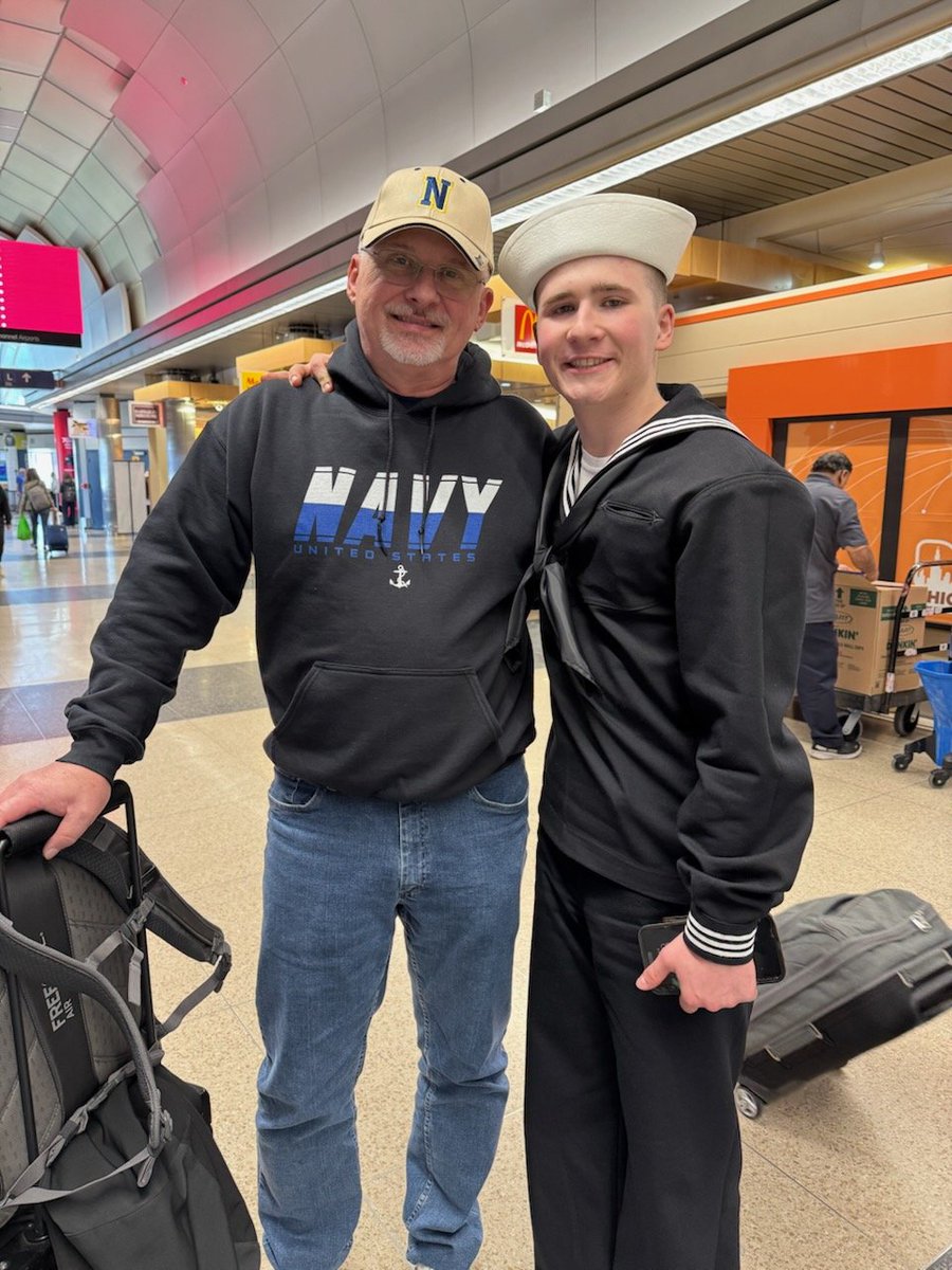 🇺🇸⚓My nephew Shelton (with my brother Jim) has graduated Navy boot camp in Illinois! We're all very proud of him. He'll be serving our nation by working on jet aircraft.🇺🇸⚓👍 #USNavy