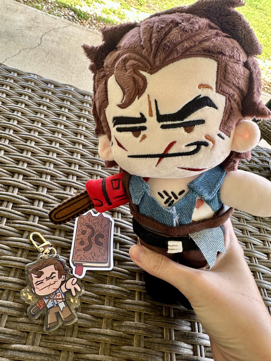 TwilightPalms's tweet image. All my in-stock plushies and their freebies! Edgar (electric dreams), CFO (metalocalypse), and Ash (army of darkness)! Come get them while prices last, as tarriffs will affect any future releases! #ashwilliams #metalocalypse #electricdreams
