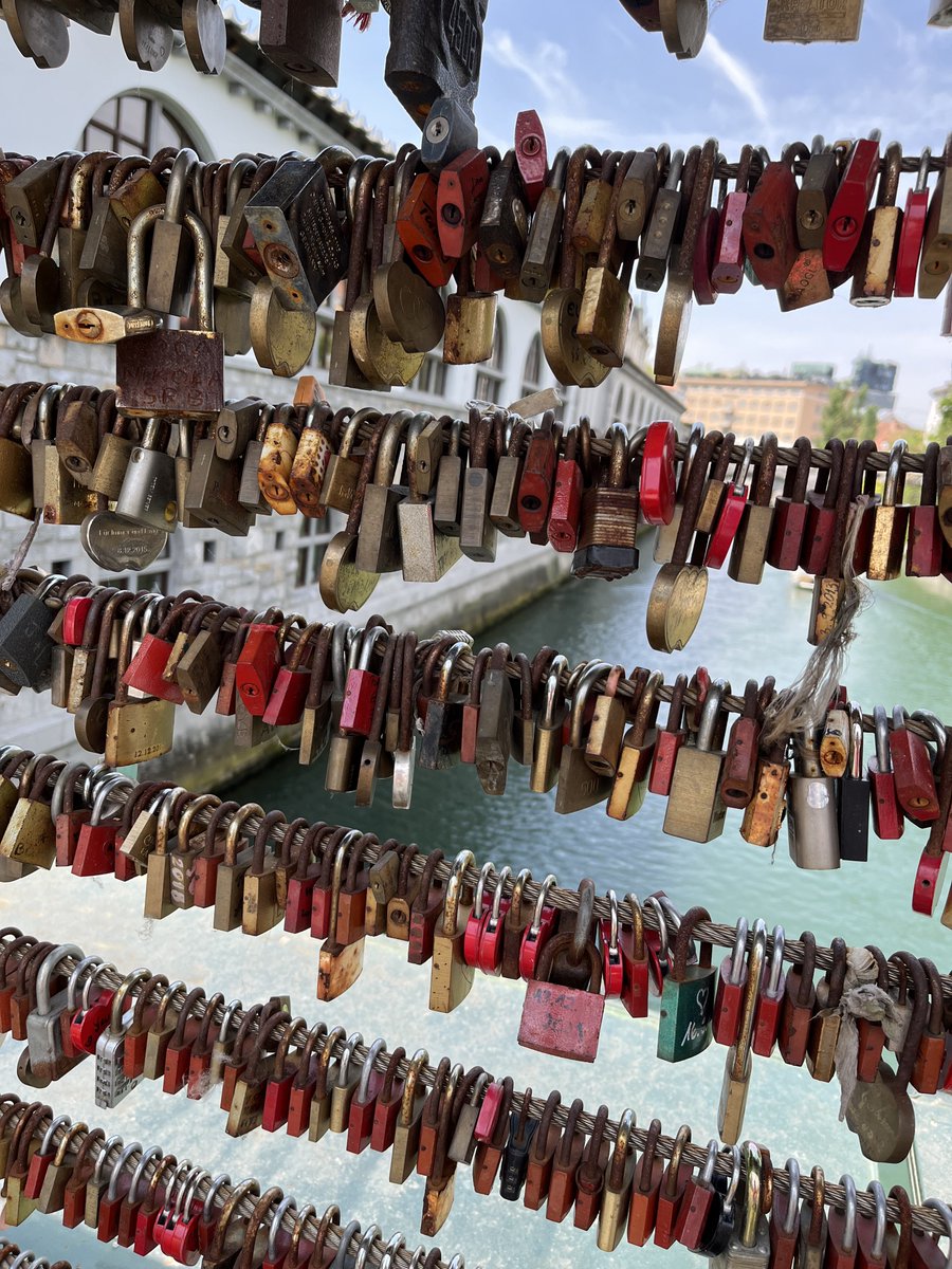 ireneshyun's tweet image. i’m currently in Ljubljana and we found Red Velvet’s locket from the level up project 🥹