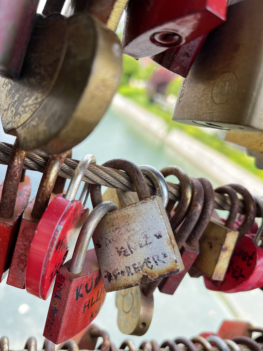 ireneshyun's tweet image. i’m currently in Ljubljana and we found Red Velvet’s locket from the level up project 🥹