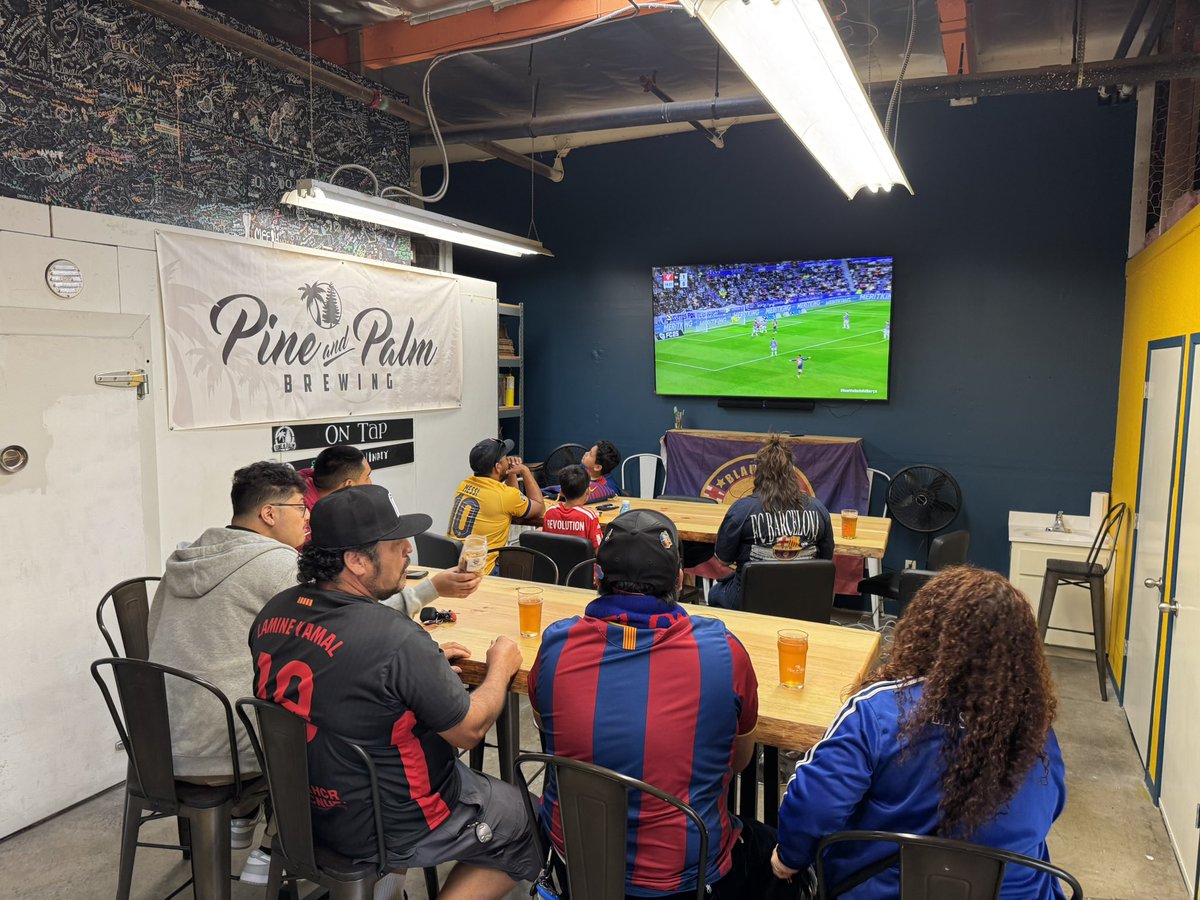 Penya Blaugrana Fresno (@fcb_fresno) on Twitter photo Saludos amigos, de la Penya Blaugrana de Fresno, California! Listos y siempre apoyando al Barcelona! VISCA BARÇA! 💙❤️ <a href="/ESPNMarioKempes/">Mario Kempes</a> <a href="/mauriciopedroza/">mauricio pedroza</a> <a href="/fernandopalomo/">Fernando Palomo ESPN®️</a> <a href="/RichardMendezTV/">Richard Mendez ®️</a> <a href="/DonBisca/">Eduardo Biscayart</a> <a href="/moillorens/">moisESPN</a> <a href="/Rortiz_ESPN/">Ricardo Ortiz</a> <a href="/ESPNDeportes/">ESPN Deportes</a> <a href="/LaLiga/">LALIGA</a> #RealValladolidBarça Saludos amigos, de la Penya Blaugrana de Fresno, California! Listos y siempre apoyando al Barcelona! VISCA BARÇA! 💙❤️ <a href="/ESPNMarioKempes/">Mario Kempes</a> <a href="/mauriciopedroza/">mauricio pedroza</a> <a href="/fernandopalomo/">Fernando Palomo ESPN®️</a> <a href="/RichardMendezTV/">Richard Mendez ®️</a> <a href="/DonBisca/">Eduardo Biscayart</a> <a href="/moillorens/">moisESPN</a> <a href="/Rortiz_ESPN/">Ricardo Ortiz</a> <a href="/ESPNDeportes/">ESPN Deportes</a> <a href="/LaLiga/">LALIGA</a> #RealValladolidBarça