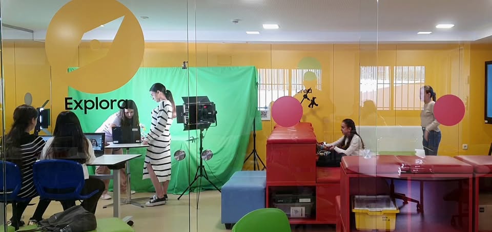 La función principal del docente debería ser la de motivar y facilitar el aprendizaje. En el modelo #AulaDelFuturo #AdF el docente es guía-orientador <a href="/Ceip17_Ceuta/">CEIP CIUDAD DE CEUTA</a>