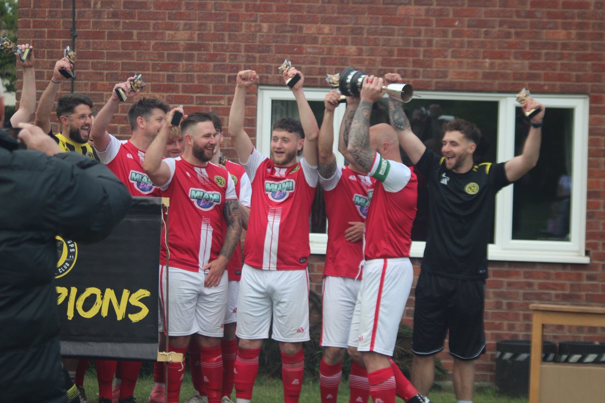 witneshamwasps's tweet image. Photos of today’s game and trophy lift are now live on FB at facebook.com/media/set/?set… 🏆🐝