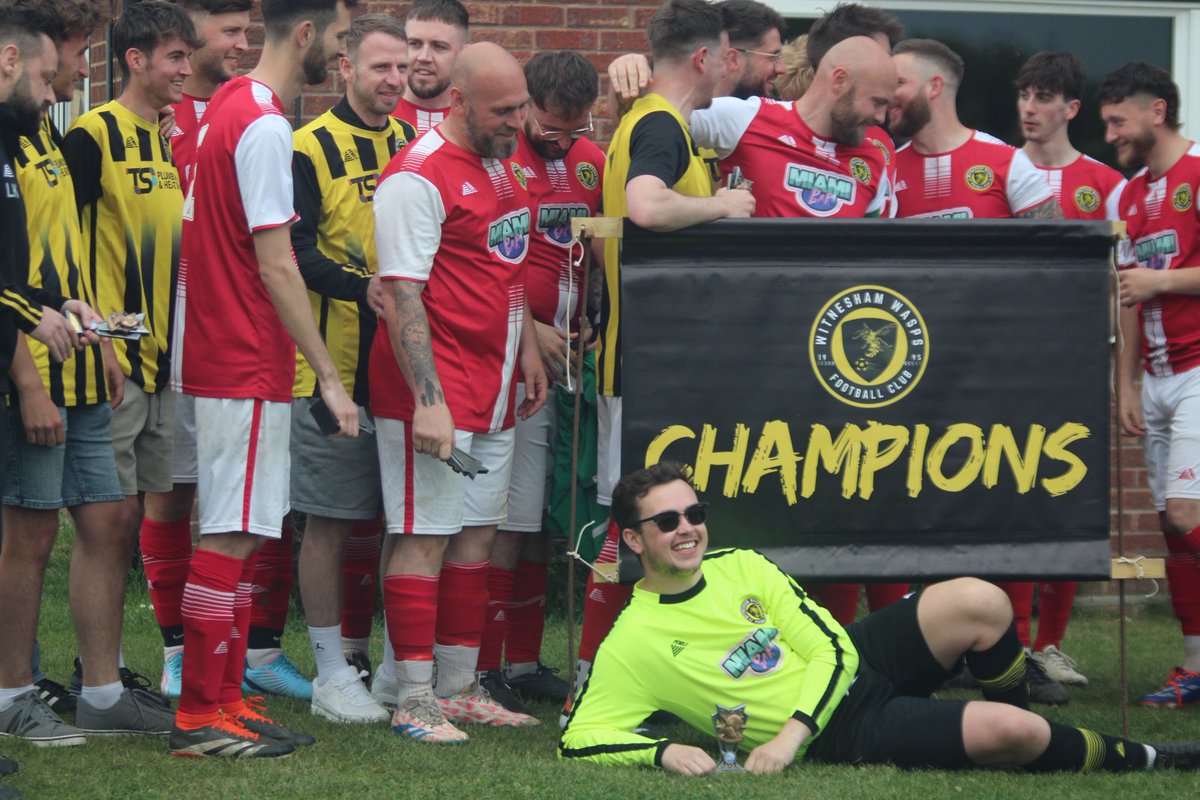 witneshamwasps's tweet image. Photos of today’s game and trophy lift are now live on FB at facebook.com/media/set/?set… 🏆🐝