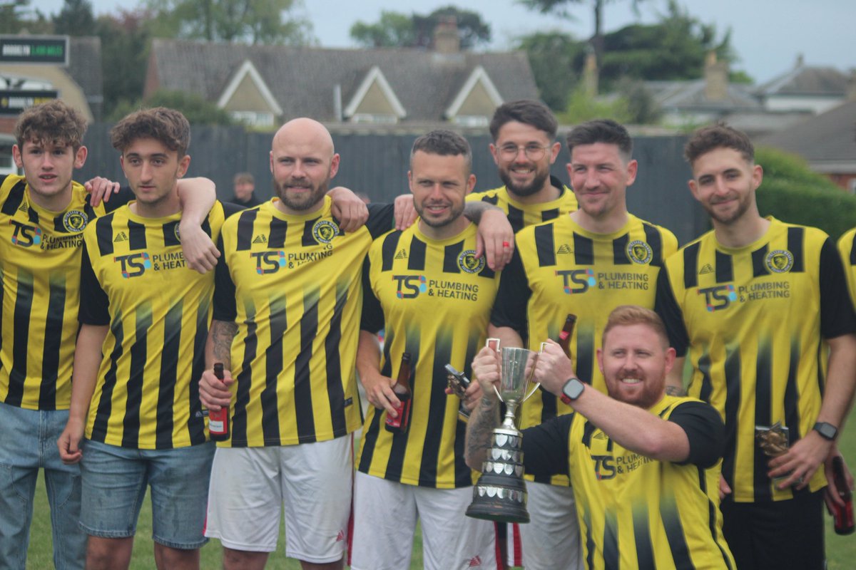 witneshamwasps's tweet image. Photos of today’s game and trophy lift are now live on FB at facebook.com/media/set/?set… 🏆🐝