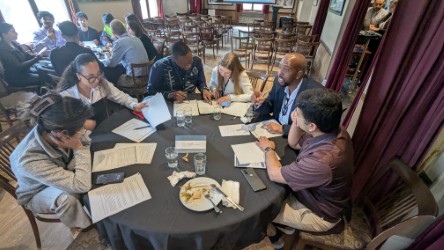 💥Teams are tackling a challenging situation together in our exciting Case Competition! Witnessing incredible collaboration and problem-solving.
Des équipes sont en pleine action dans notre concours d'étude de cas! Elles collaborent pour surmonter un défi et trouver des solutions