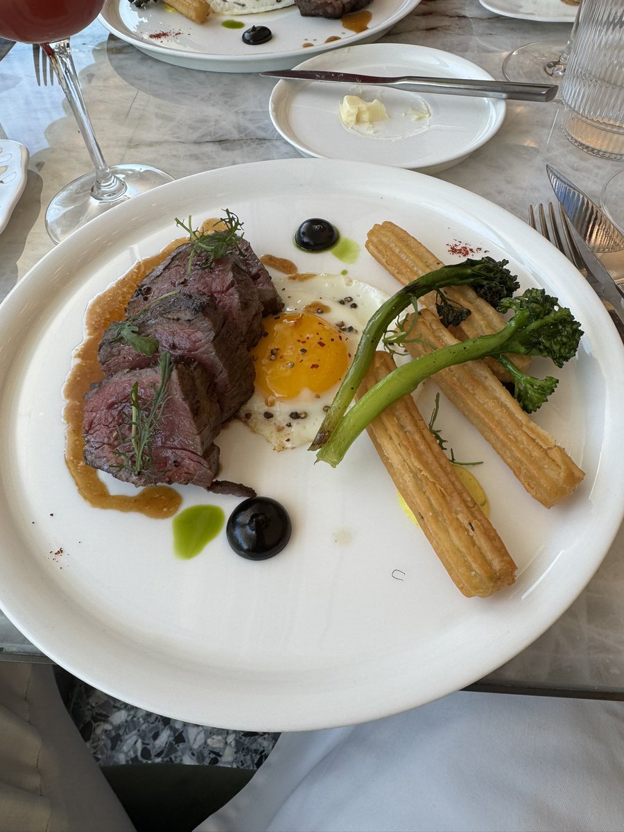 Vasilakis_Lab's tweet image. It's a beautiful afternoon in Houston. Regardless the insanity of our world, art is healing #mfah. But first, food and drinks are soothing the body and the soul. @Rossi_viruslab @sbviro @ASTMH @Virology_FAMERP @RafaelEliasMar1