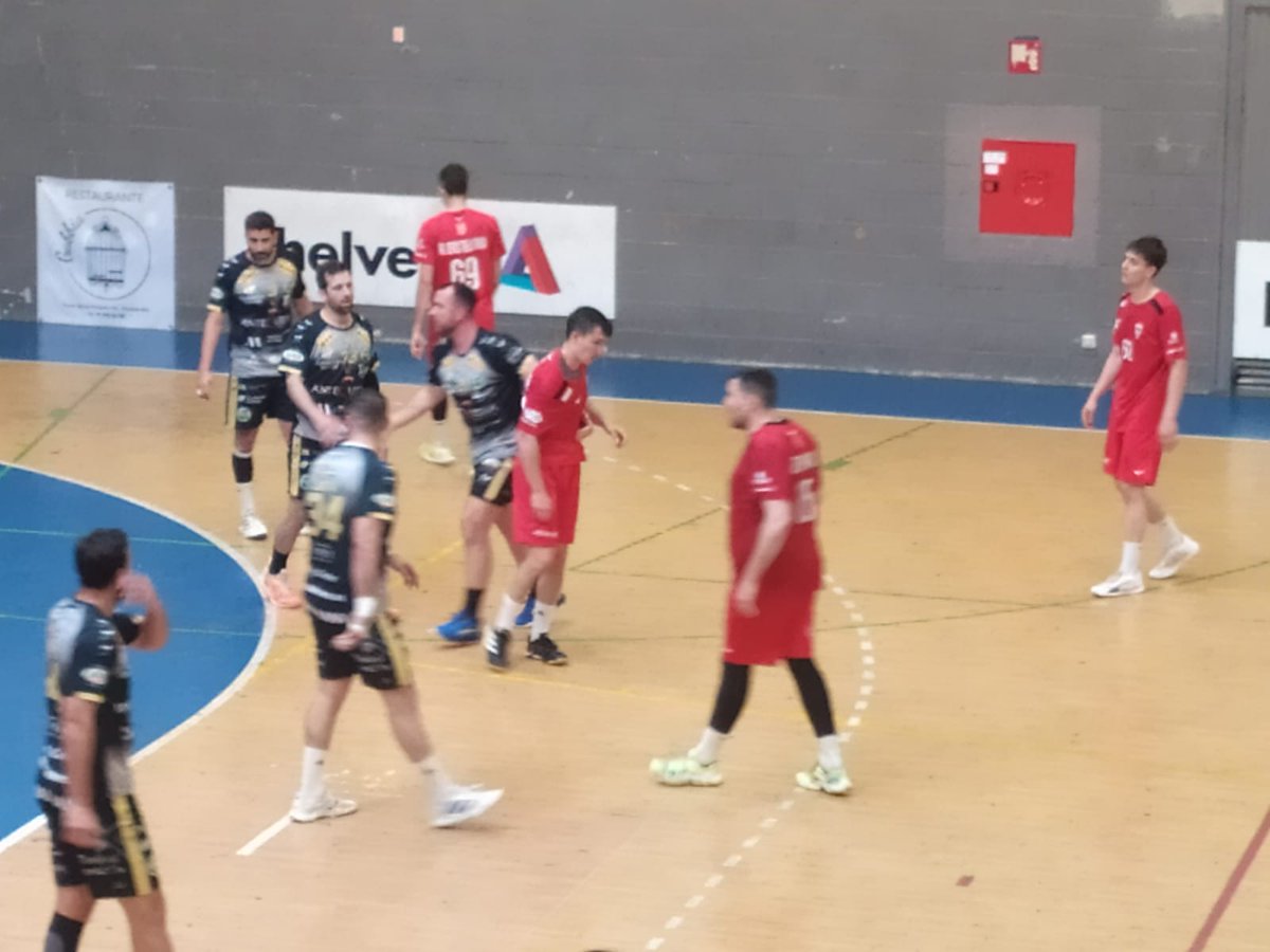 J.O.T. (@josete8877) on Twitter photo ✅ en el cierre como local 24-25 tras vencer 30-26 ante <a href="/DolmenesAtqBM/">Balonmano Dólmenes Antequera</a>.
Un #Balonmano que siguió con su gran juego y resultado en un Pabellón Los Sueños a rebosar.
🧙 <a href="/Nacho_gimeno92/">Nacho Gimeno</a> 10
🕶️ Iker & <a href="/CedenaMario/">Mario Crespo Cedena</a> 5
💪 <a href="/boyarizo/">Alberto Lopez</a> 3
A destacar a <a href="/Ramonfz_22/">Ramon Fuentes Zamora</a> & Echeverría & Poza 🧱 ✅ en el cierre como local 24-25 tras vencer 30-26 ante <a href="/DolmenesAtqBM/">Balonmano Dólmenes Antequera</a>.
Un #Balonmano que siguió con su gran juego y resultado en un Pabellón Los Sueños a rebosar.
🧙 <a href="/Nacho_gimeno92/">Nacho Gimeno</a> 10
🕶️ Iker & <a href="/CedenaMario/">Mario Crespo Cedena</a> 5
💪 <a href="/boyarizo/">Alberto Lopez</a> 3
A destacar a <a href="/Ramonfz_22/">Ramon Fuentes Zamora</a> & Echeverría & Poza 🧱