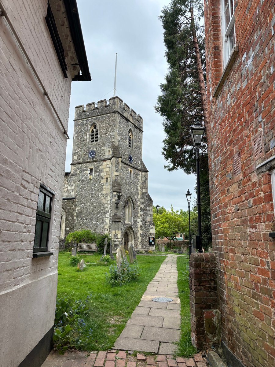 TVP_Bucks's tweet image. Your local officers have been out #OnTheBeat in #ChalfontStPeter &amp;amp; #ChalfontStGiles this afternoon 👮‍♂️

We called in on local shopkeepers, responded to some ASB &amp;amp; took details of some new emerging issues 📝 

Our patrols will continue into this evening, say hi if you see us!