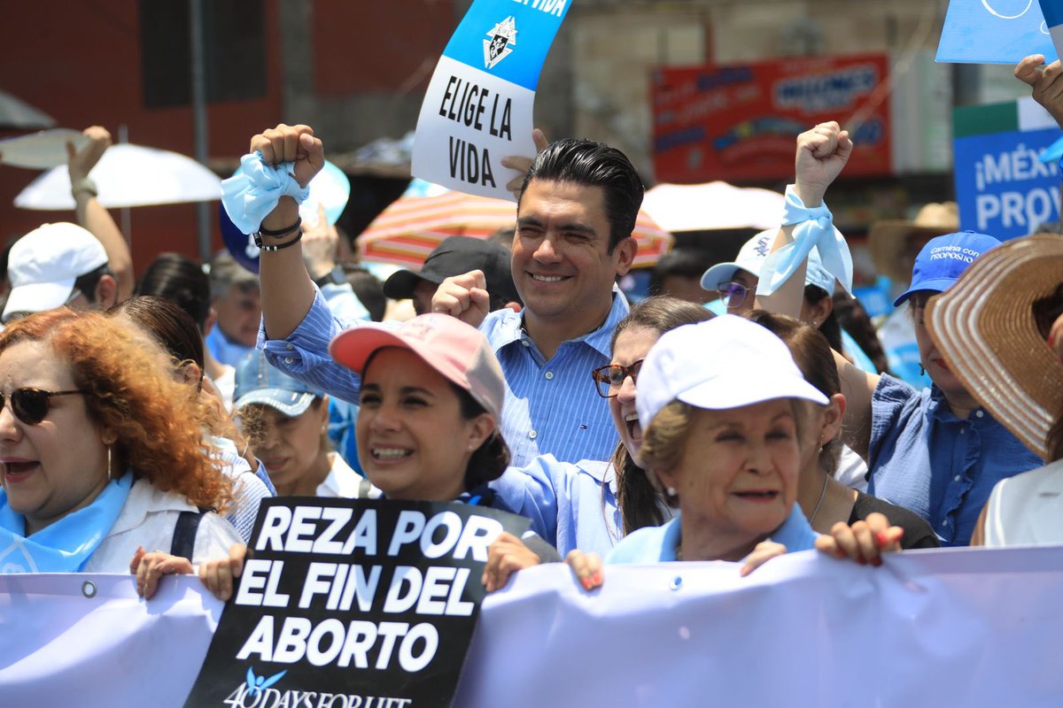 JorgeRoHe's tweet photo. Hoy me sumé a la marcha de la sociedad civil en defensa de la vida @pasosxlavida.

Juntos alzamos la voz, cada vida es un triunfo. 💙

#MarchaVidaMX https://t.co/SSubvL4x2f