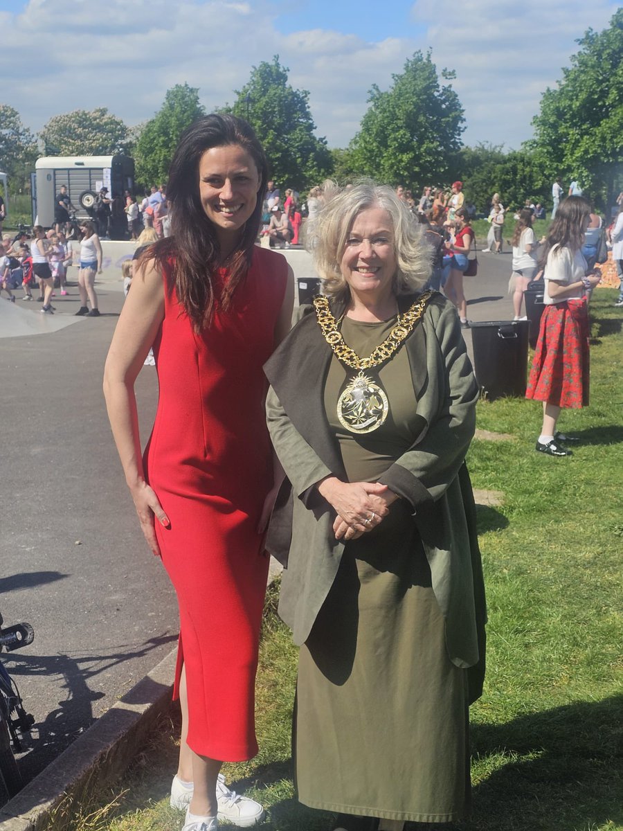 The Polish picnic was held in Lordship rec at the Shell theatre today. It was a very happy event and well attended. I was met by the lovely Sandra who had organised it. They’ll be more like today in 2027 when Haringey is the Borough of Culture.