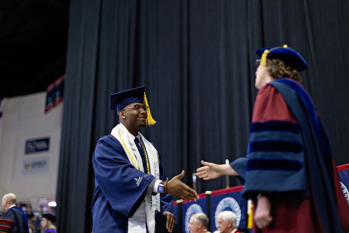 Today, we proudly celebrated the Class of 2025 from Samford’s Howard College of Arts and Sciences as they walked the stage and stepped into their futures with confidence, courage and purpose.💙❤️

Full story here: samford.edu/arts-and-scien…