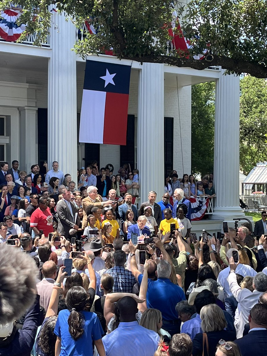 .<a href="/GregAbbott_TX/">Greg Abbott</a> has officially signed SB 2 into law.

“The day has arrived that empowers parents to choose the school that is best for their child.”

#txlege
