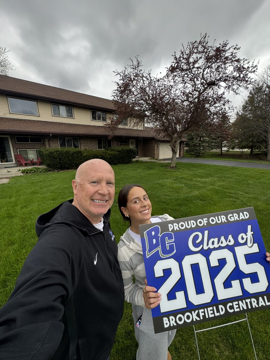 A fun sign delivery season for <a href="/BCHS_SDE/">Brookfield Central HS 🇺🇸</a>!  Congrats Grads!!