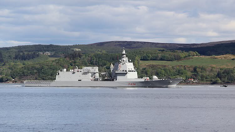 _holyloch's tweet image. Passing #HolyLoch earlier, French frigate Normandie and Italian offshore patrol vessel, Giovanni delle Bande Nere.
Outbound from #Faslane for exercise #FormidableShield 

#Normandie #GiovanniDelleBandeNere
#FirthOfClyde #NATO 
@NavyLookout @WarshipCam