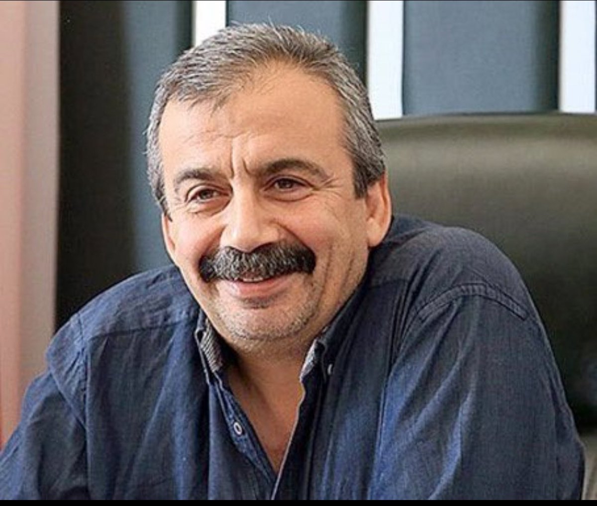 “Benden yana bana kimin hakkı geçmişse helal olsun. Şahsi bir derdim yoktur. Önemli olan bu ülkenin kardeşliğini ortak geleceğini inşa etmektir.”

Umarım  derdi derdimiz olur. 
Mekanın cennet olsun.