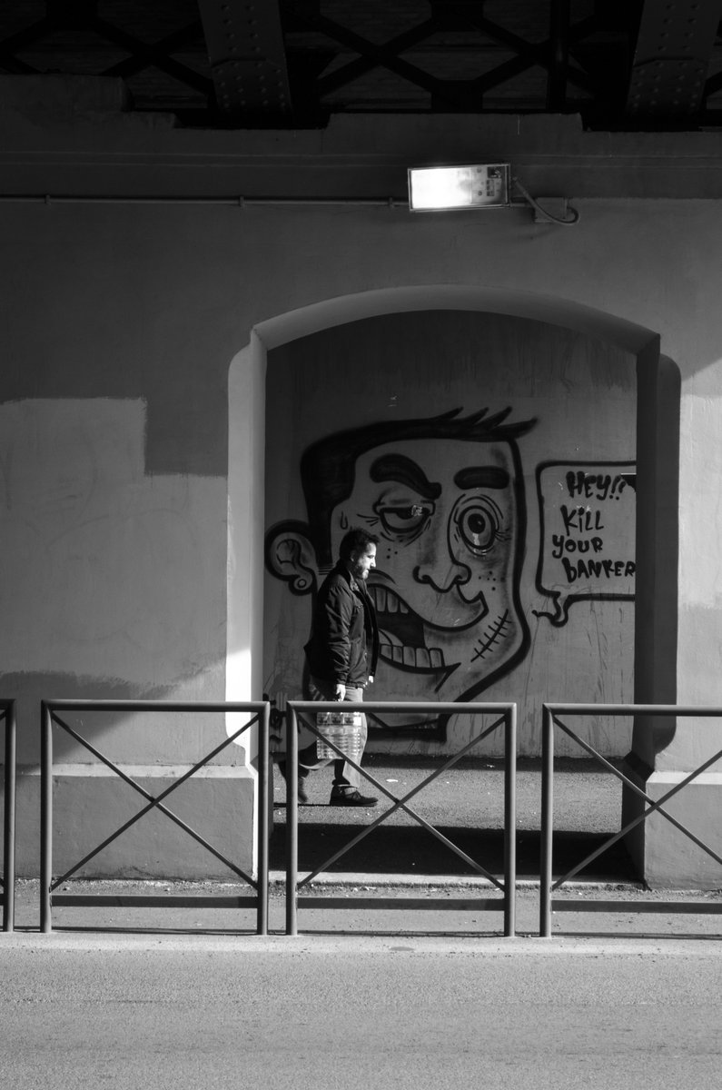 PHOTO | "Hey!! Kill your banker"