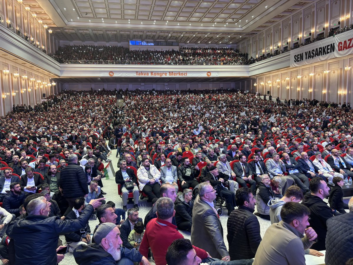 AltiparmakSuat's tweet photo. Elhamdulillah
#GeceyeBirNot 
#BüyükGazzeKonferansı 
#OrdularGazzeye https://t.co/SkaV7X8gUJ