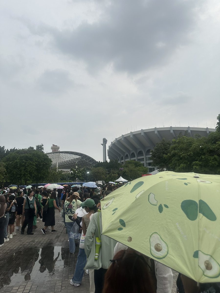pukpik_9's tweet photo. บัตรหลุมแถวน่ากล้วมาก #GOT7inราชมัง https://t.co/fbXlJGPrPl