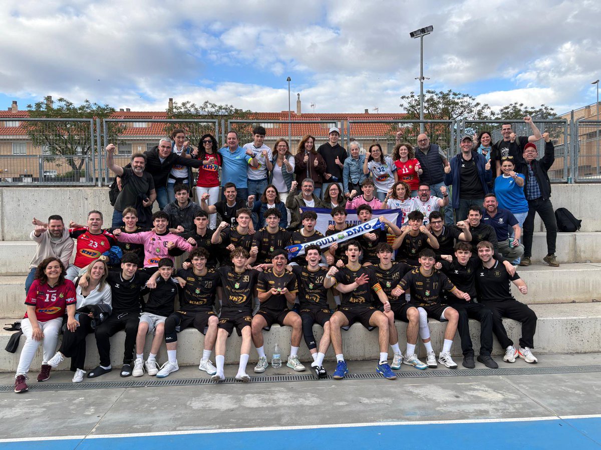 FAMÍLIA BMG! ⚪️🔵

Victòria del juvenil A masculí! 2/2 ✅

Quin equip!!!🔥🔥🔥

#BaseBMG #BMGx80 #OrgullBMG🔵⚪️