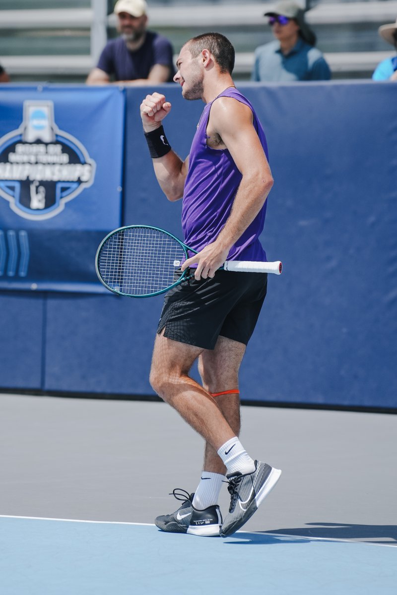 ClemsonMTennis's tweet image. Max Smith secures a win on court five!
LETS GO TIGERS!