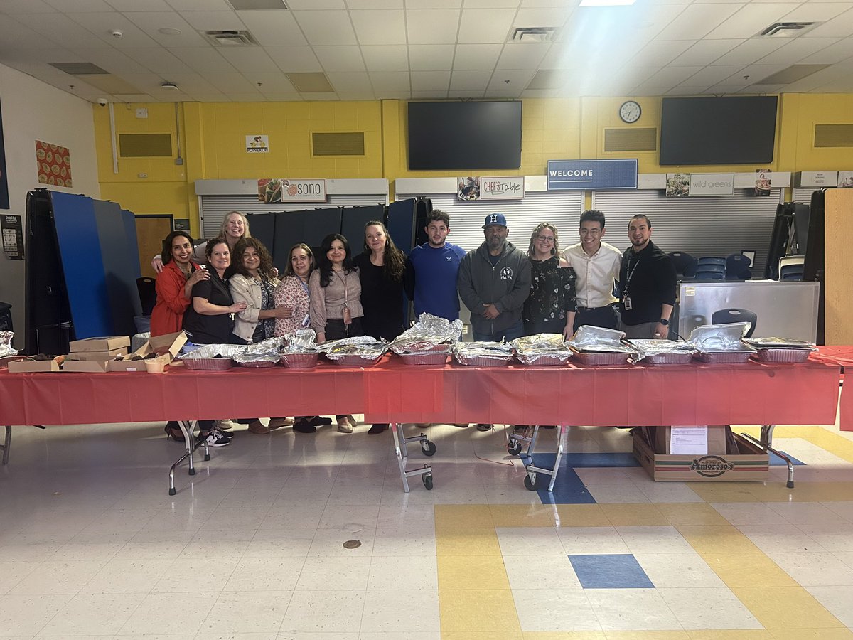 ¡Muchísimas gracias to our Spanish National Honor Society for throwing an incredible Latin Fiesta Party! 🎉 The vibes were perfect, the turnout was amazing, and everyone had a great time celebrating cultura, música, y comunidad.💃🕺🎶
#LatinFiesta #SNHS #CulturaYComunidad 🎊🪅