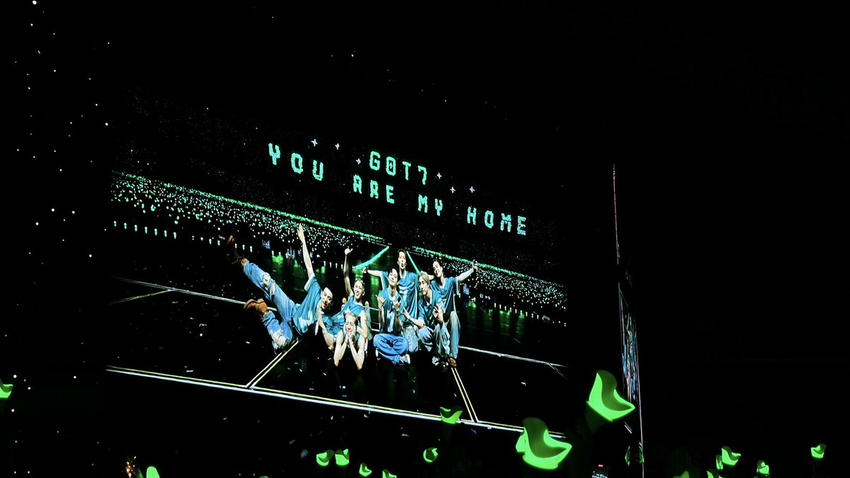 19960917com's tweet photo. YOU ARE MY HOME 💚 

#GOT7_NESTFESTinBKK_Day2 https://t.co/M7OaN1nynD