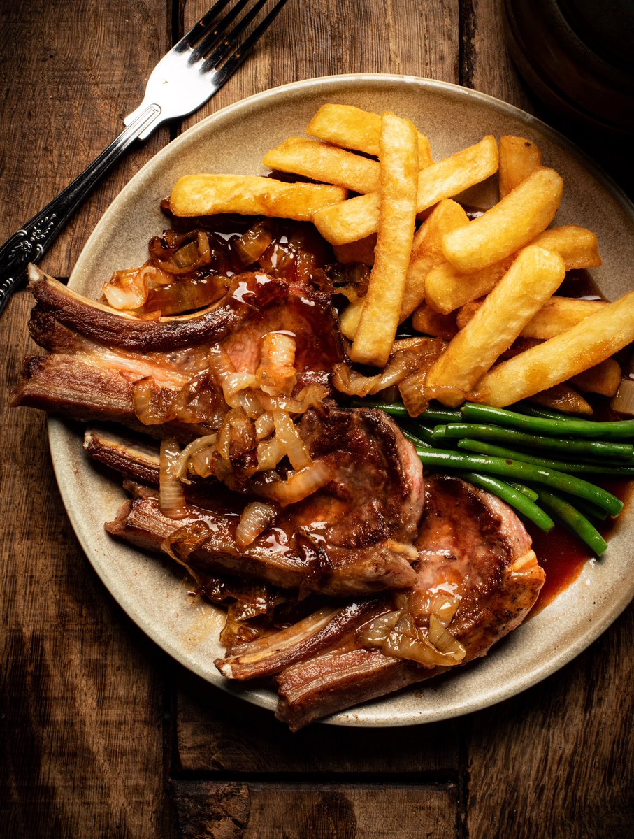 Movie Night: Conclave with Lamb Chops, Gravy and Chips. There really isn’t much in the way of a recipe for this other than the gravy and cooking the onions - more on m’Insta.