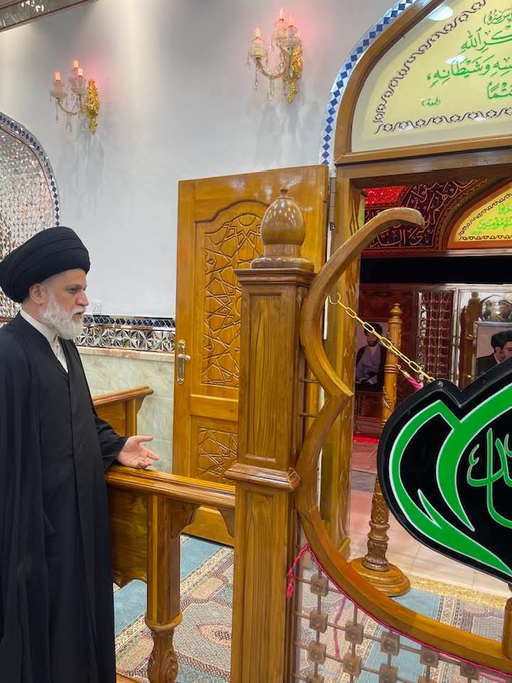 الآن من مرقد الولي الطاهر 
أستذكرنا القيم الجهادية والعرفانية التي ربانا عليها وتعلم المجتمع منها 
فما أحوجنا اليوم لنفحاتك ودعواتك .
لروحك أيها الحبيب ولنجليك الطاهرين 
#الفاتحة