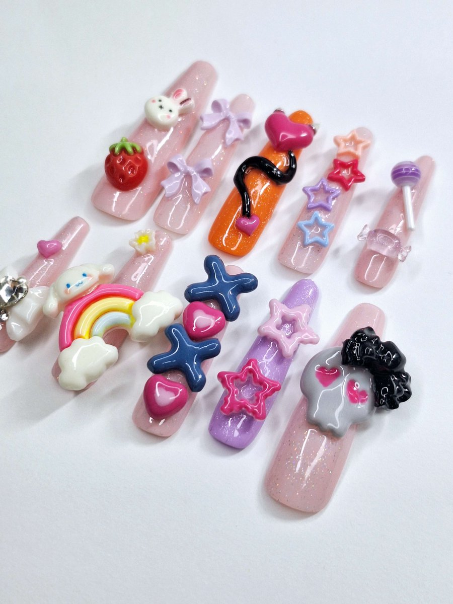 Heian_Araiguma's tweet photo. Okay soo, I wanted to make nails for Ironmouse, specifically the Decora model, and i saw that there are nails in the reference sheet!!! So i transformed that concept into irl nails :p

Btw, some parts I had to make totally from scratch because I didn't have charms like that, so it took a long time to make 🥲
#ironmouseart