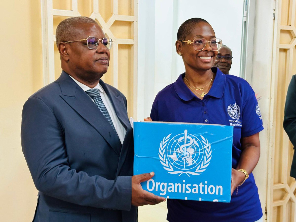 OMSCentrafrique's tweet photo. #RCA 🇨🇫 - L’#OMS appuie le @MSPCentrafrique avec un important don de + 800 000 $ pour renforcer la lutte contre la mortalité maternelle, déclarée urgence nationale.

Des médicaments et équipements vitaux pour protéger les mères et les nouveau-nés.

Lire 👉🏿 https://t.co/GsKS9mdGVj https://t.co/eNFG4bQF6t