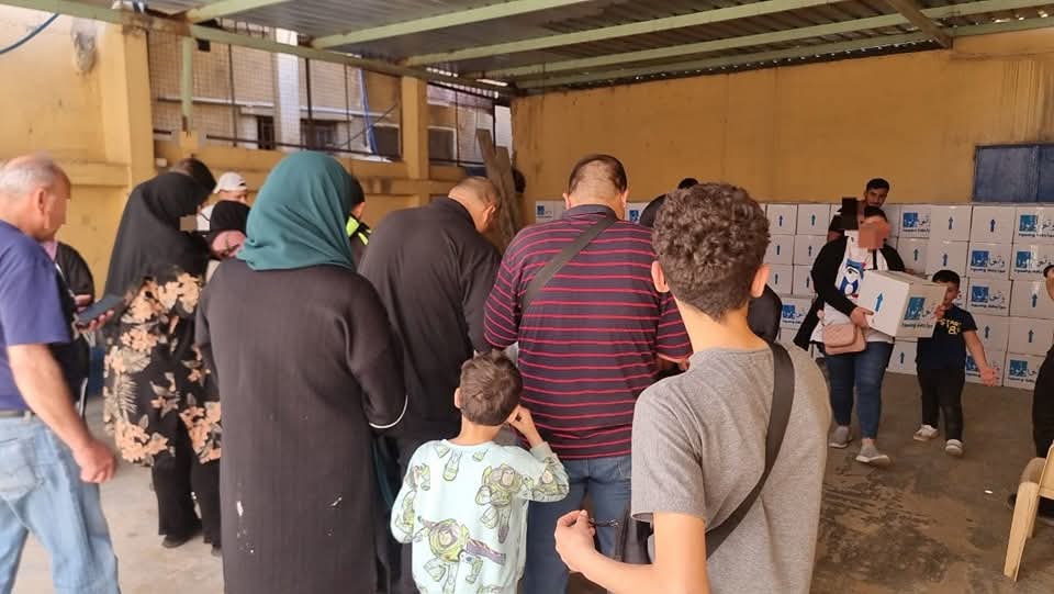 wataassociation's tweet photo. بالتنسيق والتعاون مع كشافة الإمام المهدي عج واستكمالًا للجولة التي بدأنا بها لتوزيع الحصص الغذائية في الضاحية،

 أقامت جمعية وتعاونوا جولة جديدة من التوزيعات وذلك في منطقة حي السلم، حيث وزعت الحصص لنحو ٩٠٠ عائلة من المسجلة لدينا. 
وسيكون لدينا محطات في مختلف المناطق للتوزيع على مدى الأيام القادمة بإذن الله. 

⛔️ ملاحظة مهمة ⛔️ لوائح أسماء العائلات الموجودة لدينا تصلنا من اللجان المسؤولة عن الكشف والتسجيل في كل منطقة وليس لنا أي تدخل فيها. يرجى مراجعة اللجان لأي استفسار 🙏🏻 شاكرين تفهمكم لدورنا في إيصال الحصص وتوزيعها.
#الله_ولي_التوفيق 
#وتعاونوا