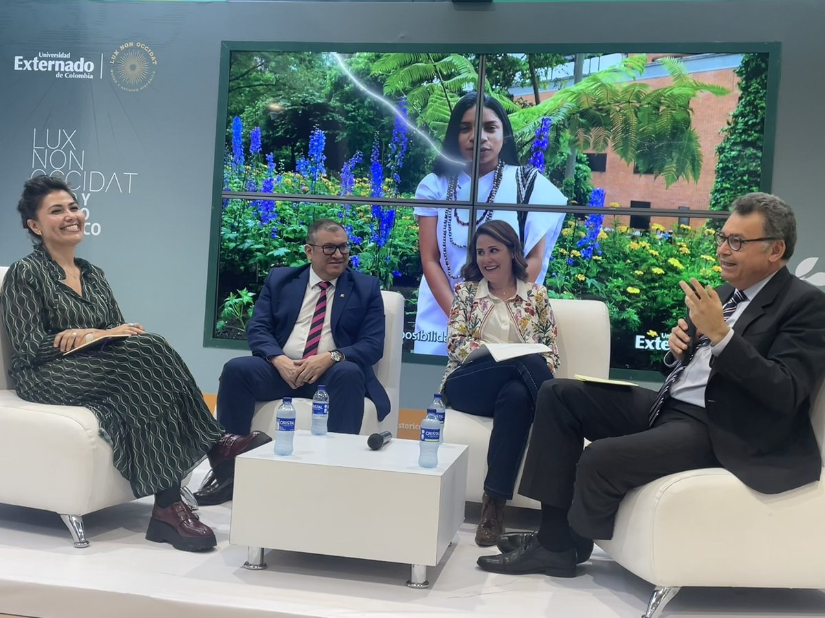 PaulaRobledoS's tweet image. Con ocasión de la colección ‘Justicia constitucional a debate’, ayer conversamos en la #Filbo2025 sobre la importancia de acercar la jurisprudencia a la ciudadanía y fomentar un diálogo crítico entre la academia, la sociedad civil y la @CConstitucional .